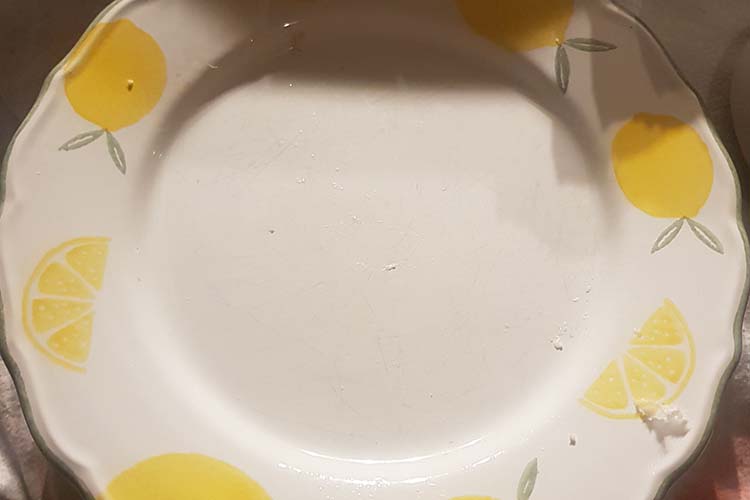 Leaves the plate fairly clean